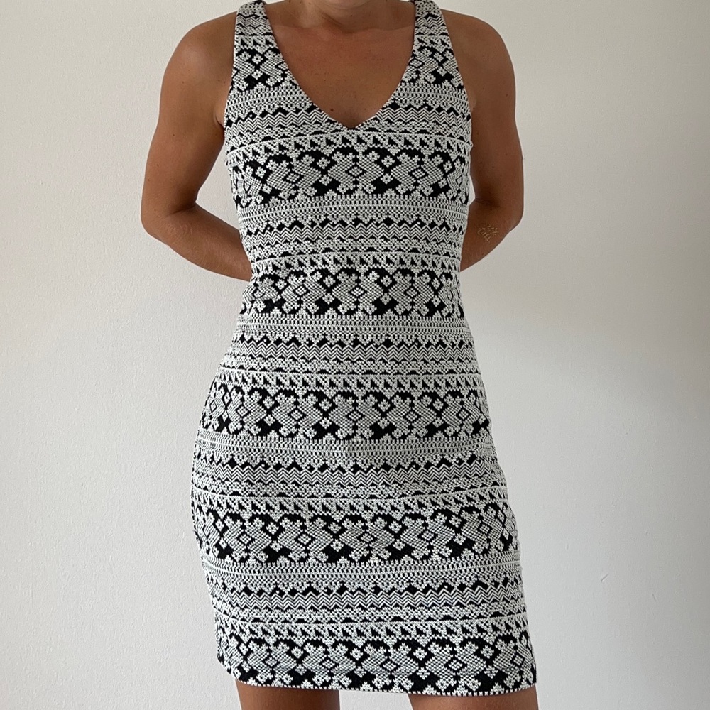 Business Causal Black and White Dress. Brand: Tart